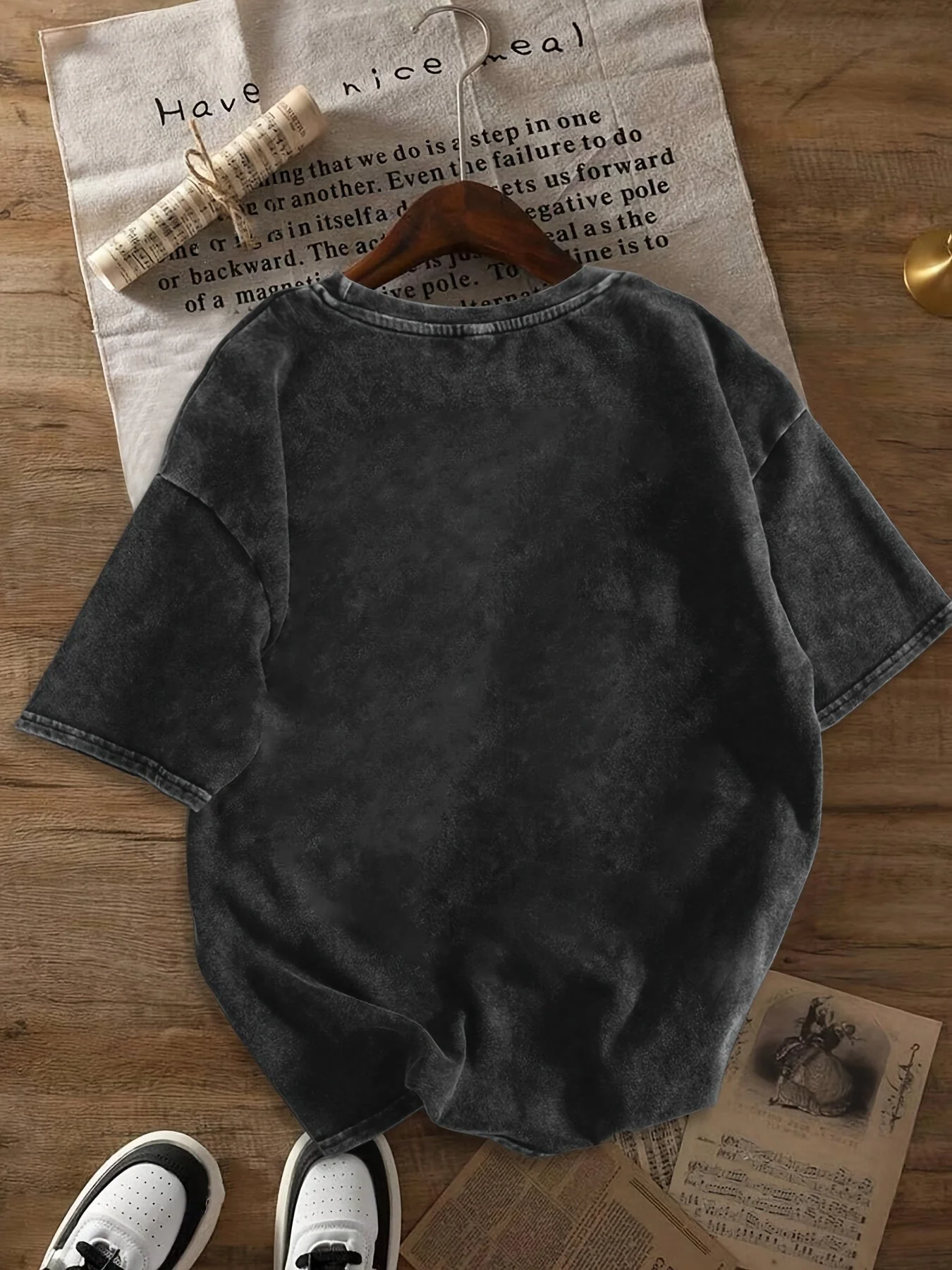 Damen Vintage T-Shirt mit Katzen- und Ramen-Print – Lustiges Grafikshirt für Freizeit und Streetwear - Image 11