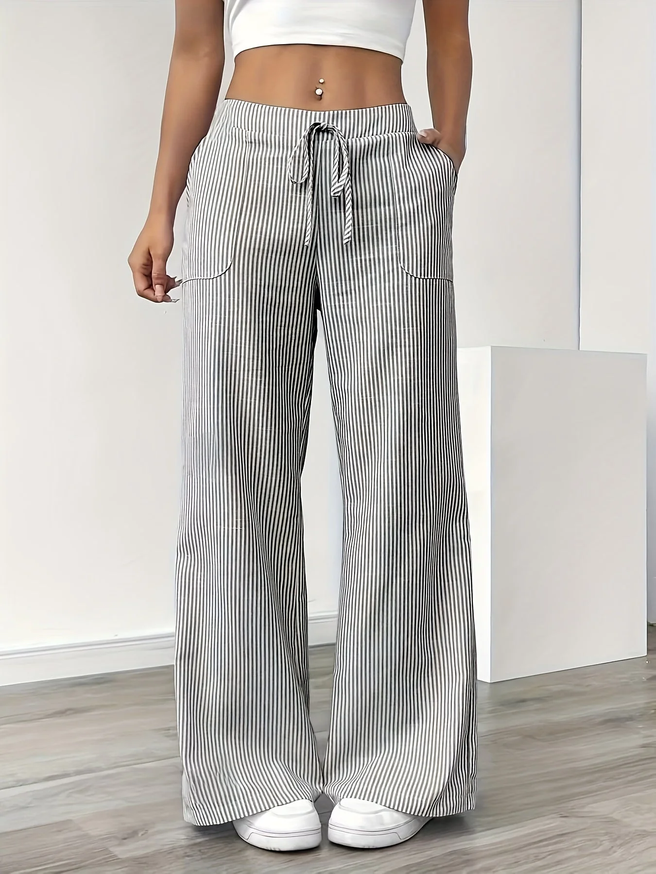 Damen Weitbeinige Freizeithose mit Streifen und Kordelzug – Lässige Streetwear für Alltag und Wochenende