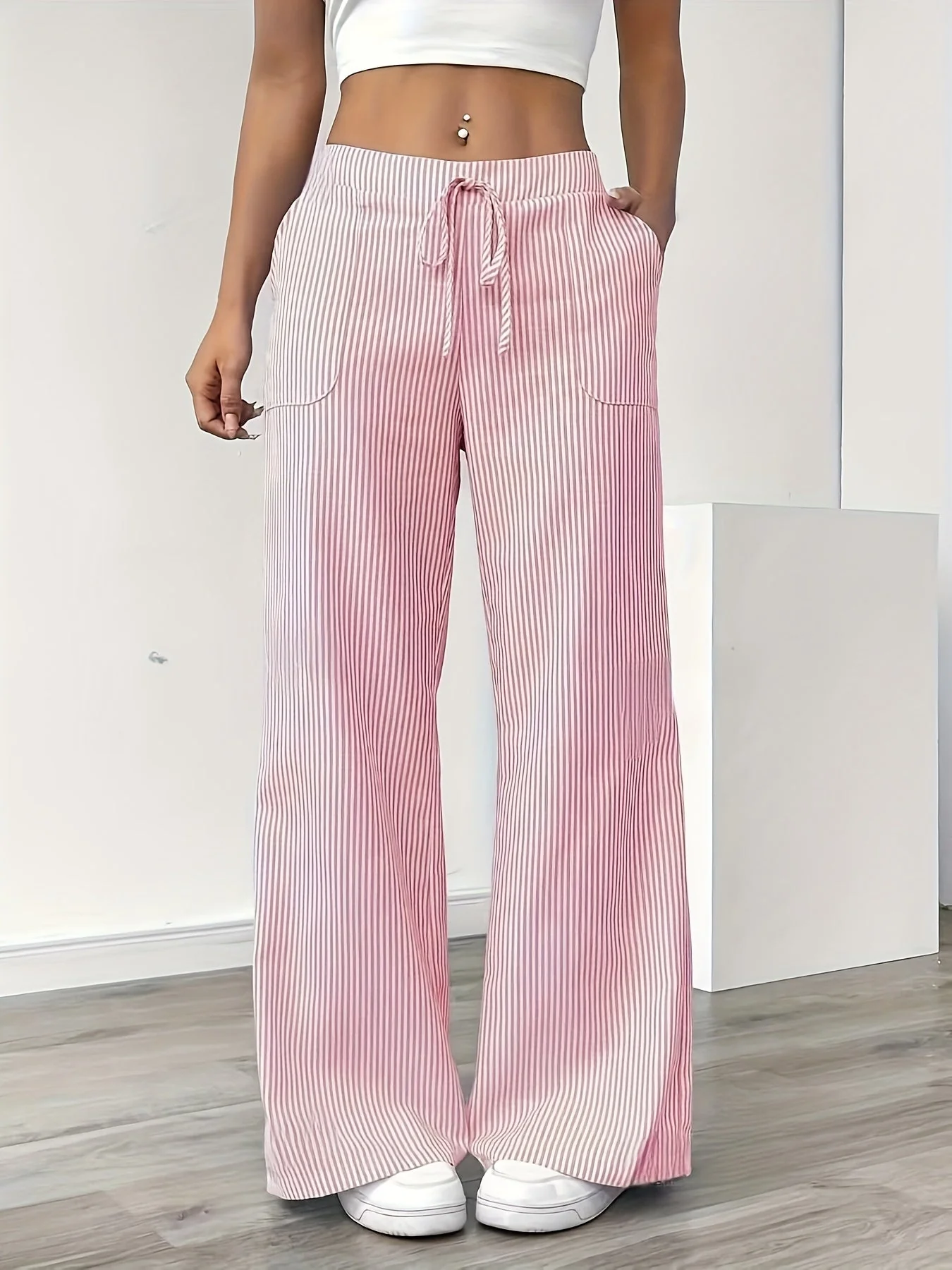 Damen Weitbeinige Freizeithose mit Streifen und Kordelzug – Lässige Streetwear für Alltag und Wochenende - Image 2