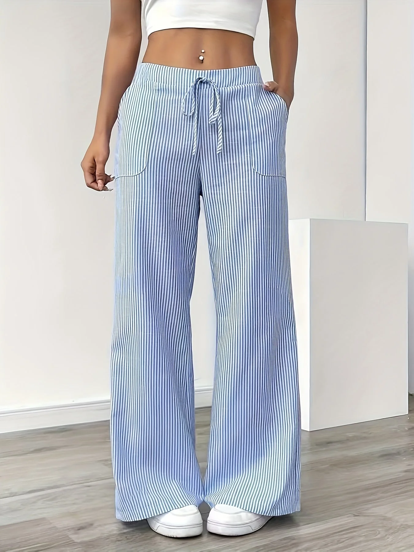 Damen Weitbeinige Freizeithose mit Streifen und Kordelzug – Lässige Streetwear für Alltag und Wochenende - Image 3