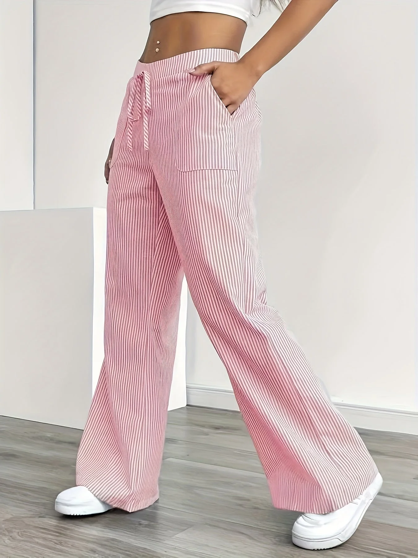 Damen Weitbeinige Freizeithose mit Streifen und Kordelzug – Lässige Streetwear für Alltag und Wochenende - Image 7
