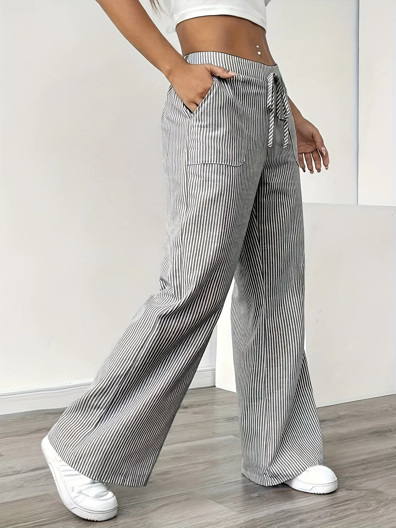 Damen Weitbeinige Freizeithose mit Streifen und Kordelzug – Lässige Streetwear für Alltag und Wochenende - Image 9