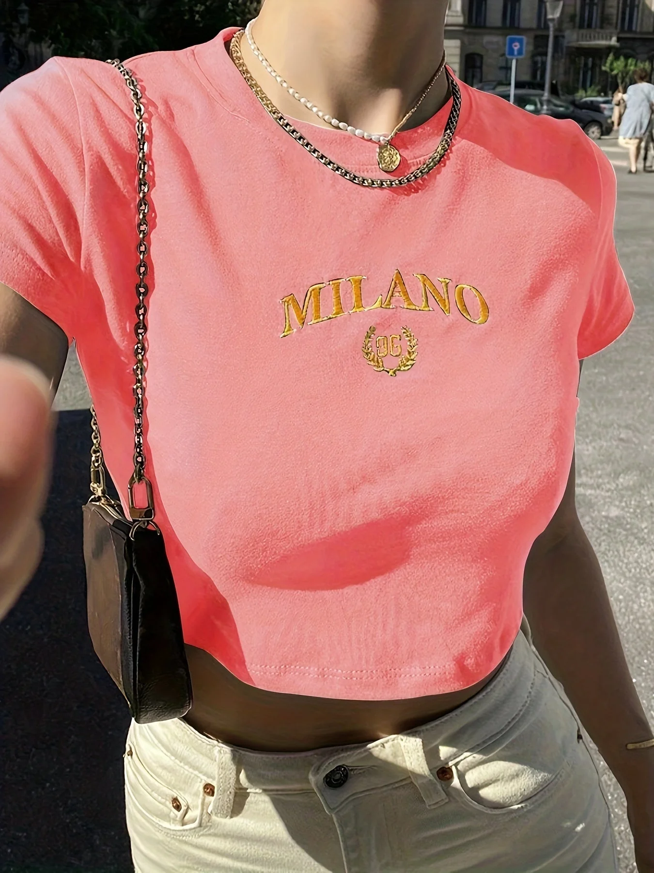Damen Y2K Milano Crop Top T-Shirt mit Stickerei – Trendiges Sommer Streetwear - Image 4