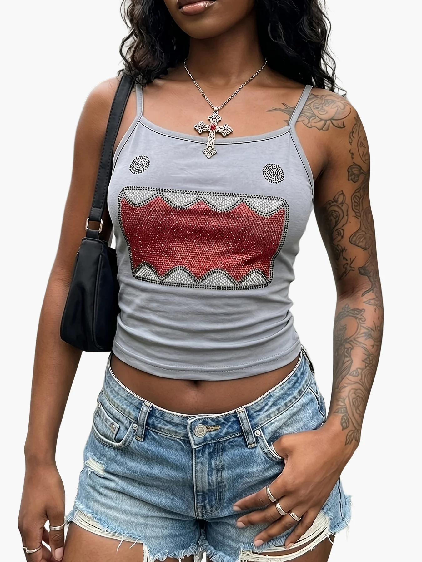 Damen Y2K Streetstyle Tanktop mit Grafik-Print und Ripped Jeans – Modisches Freizeit-Outfit - Image 7