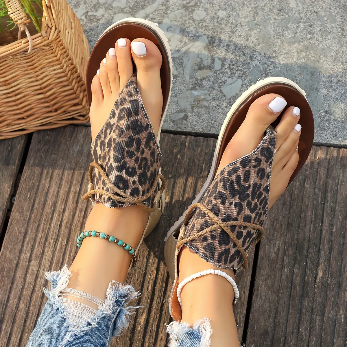 Damen Zehentrenner Sandalen mit Leopardenmuster – Modische Sommerschuhe für Freizeit und Urlaub - Image 5