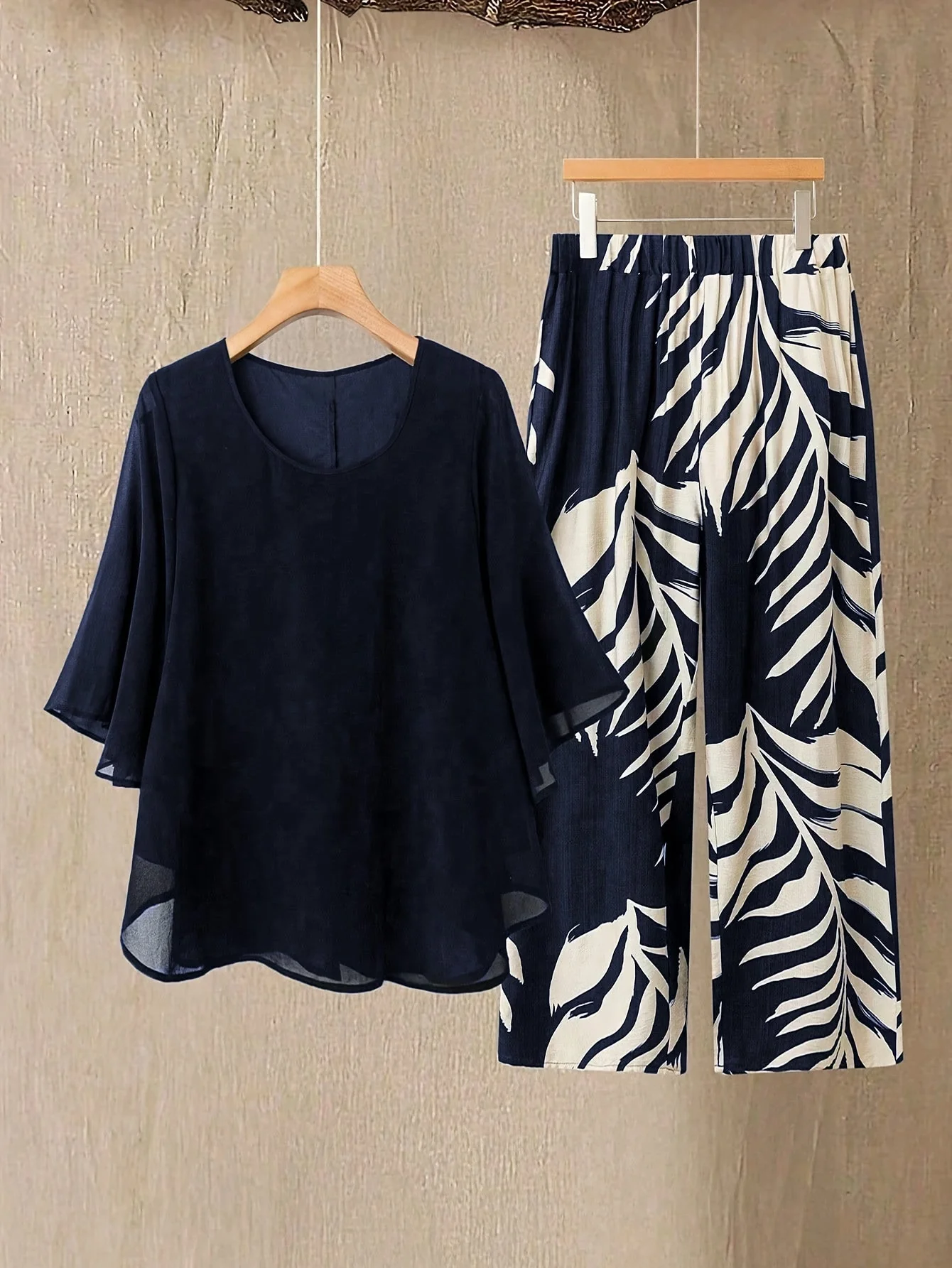 Damen Zweiteiler Set Elegant – Weite Hose mit Tropenmuster und Lockeres Blusenshirt, Modisch für Urlaub & Sommer