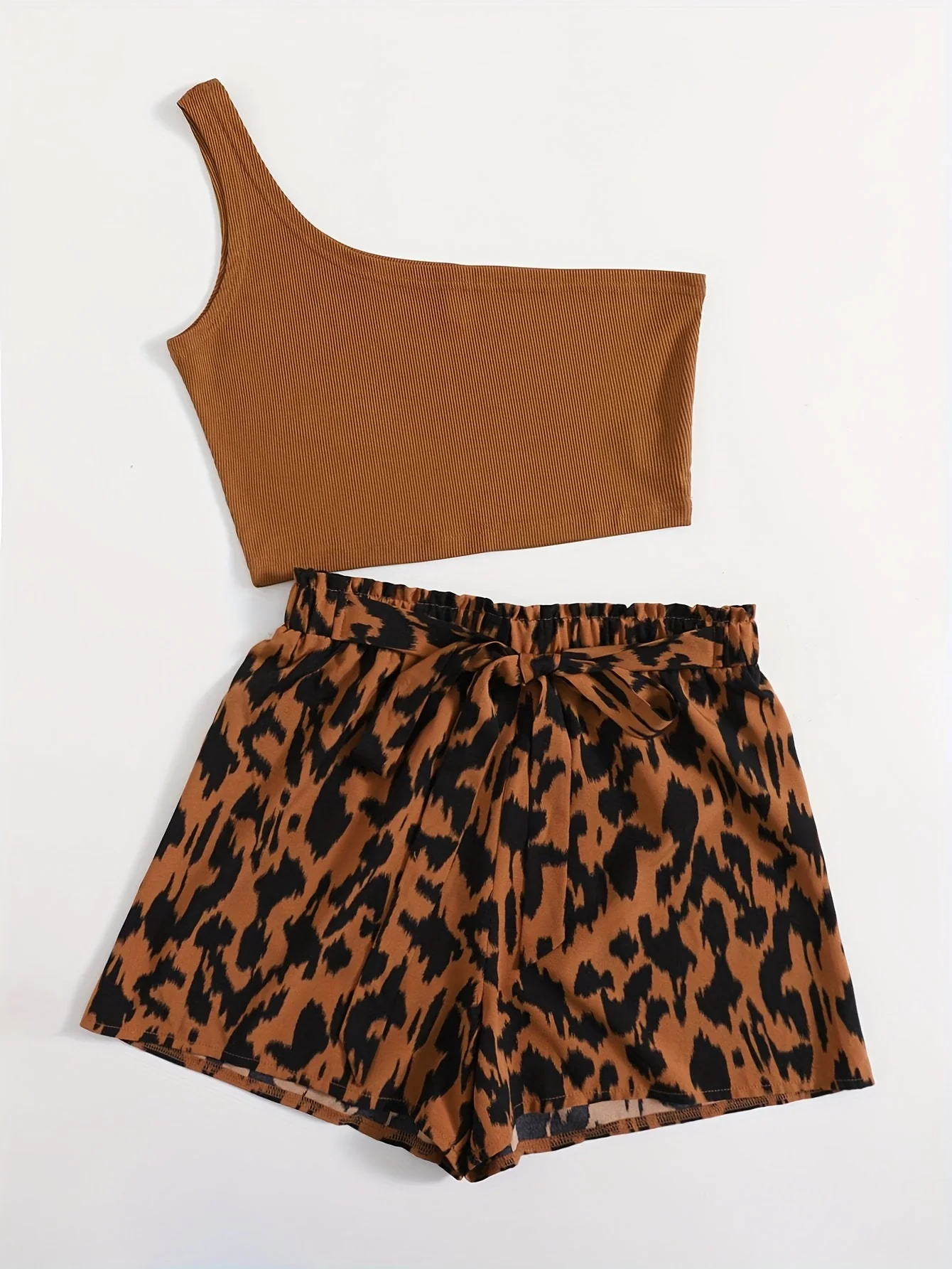 Damen Zweiteiler Set mit One-Shoulder Top und Animal Print Shorts – Elegantes Sommer Outfit - Image 3
