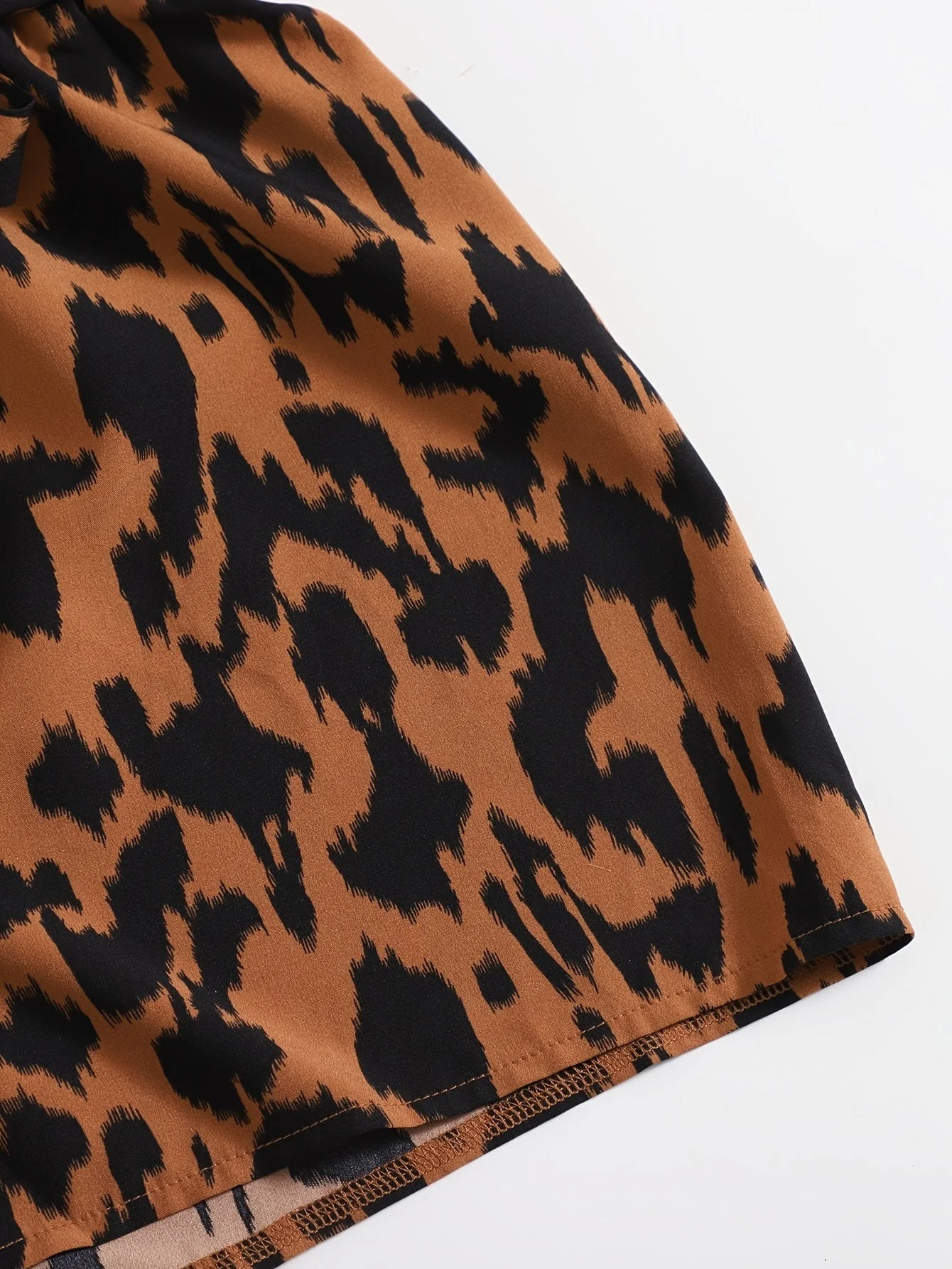 Damen Zweiteiler Set mit One-Shoulder Top und Animal Print Shorts – Elegantes Sommer Outfit - Image 9
