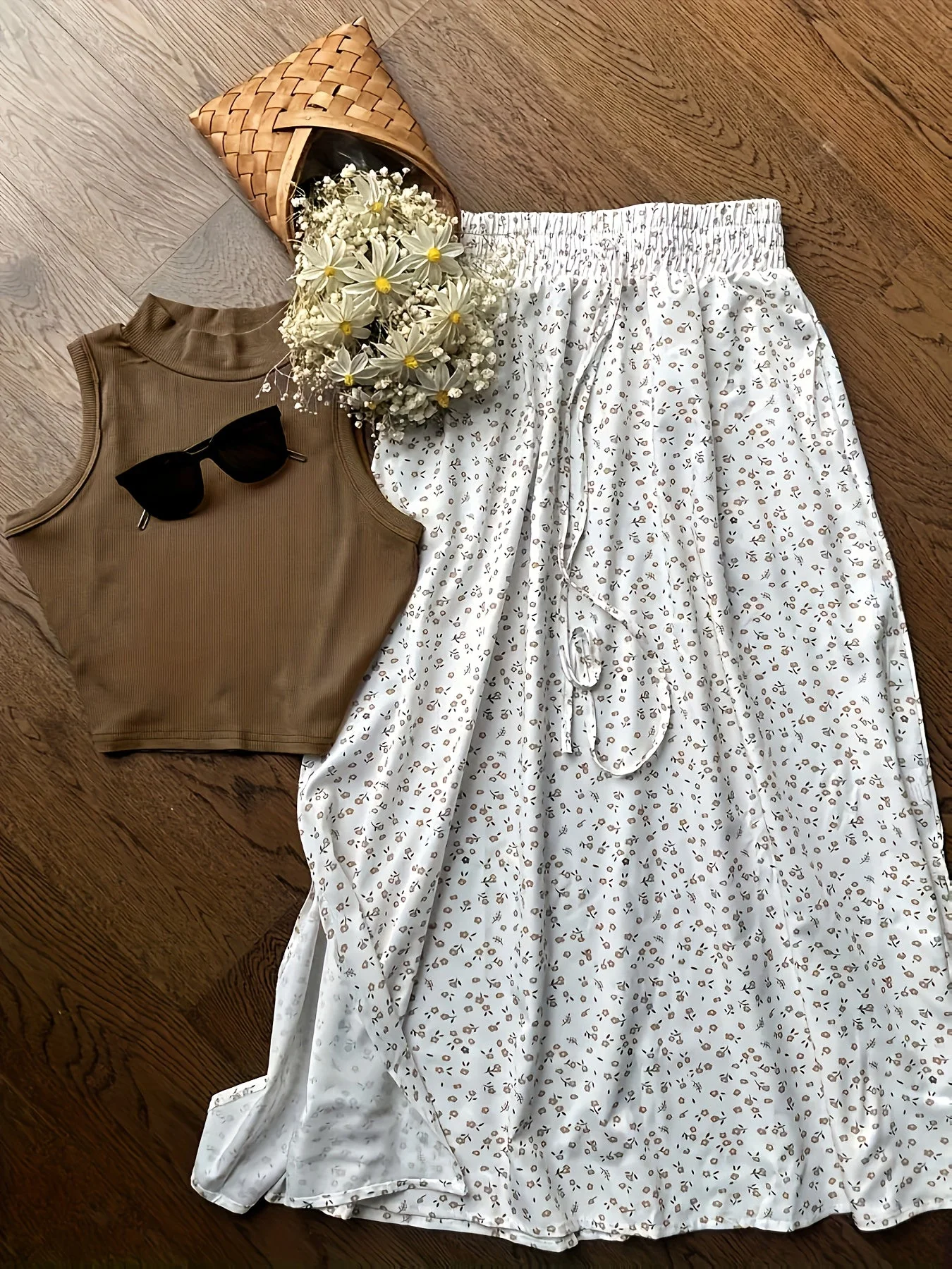 Damen Zweiteiliges Set – Ärmelloses Oberteil mit Stehkragen und Blumenrock – Modischer Freizeit-Look - Image 2