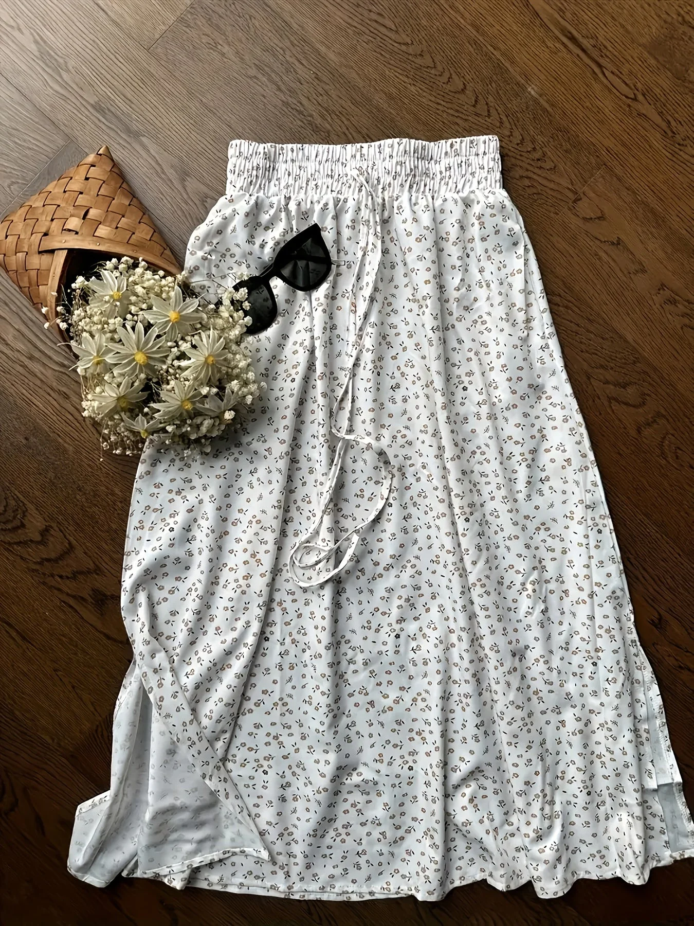 Damen Zweiteiliges Set – Ärmelloses Oberteil mit Stehkragen und Blumenrock – Modischer Freizeit-Look - Image 4