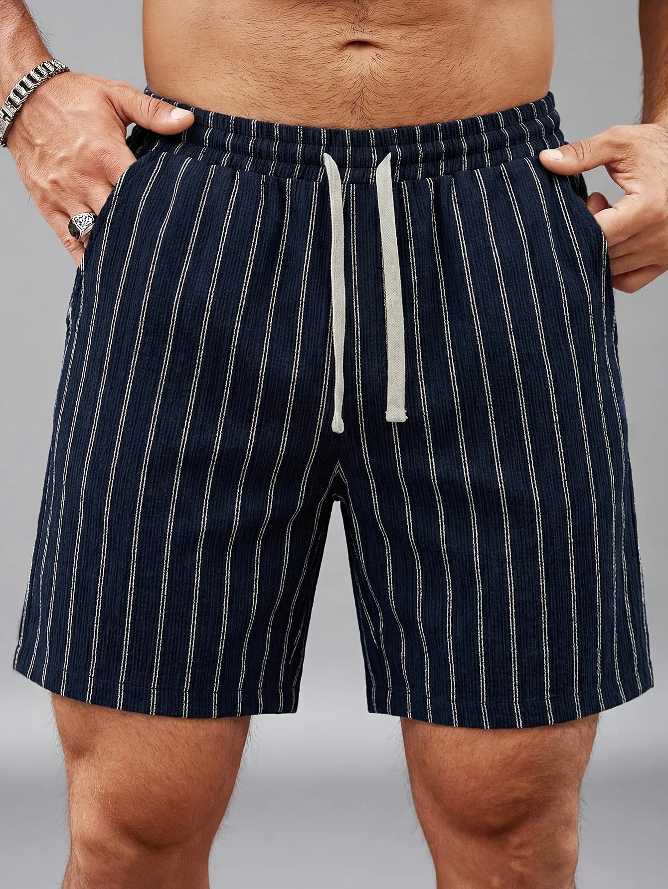 Herren Freizeit-Shorts mit Streifenmuster und Kordelzug – Perfekt für Sommer & Sport
