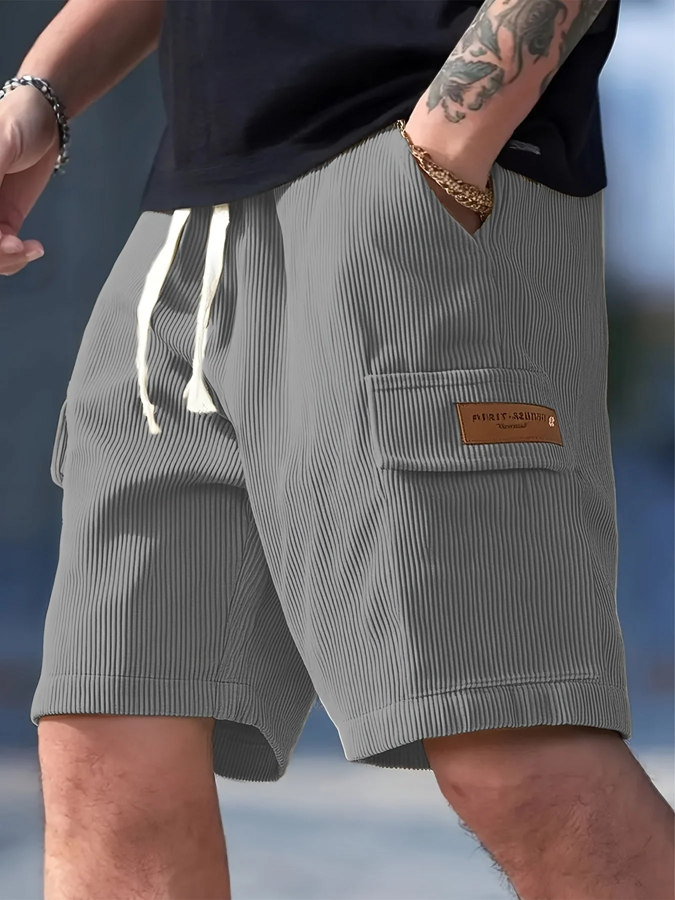 Herren Freizeitshorts mit Kordelzug und Seitentasche – Moderne Sommer Bermuda für Alltag und Urlaub - Image 2