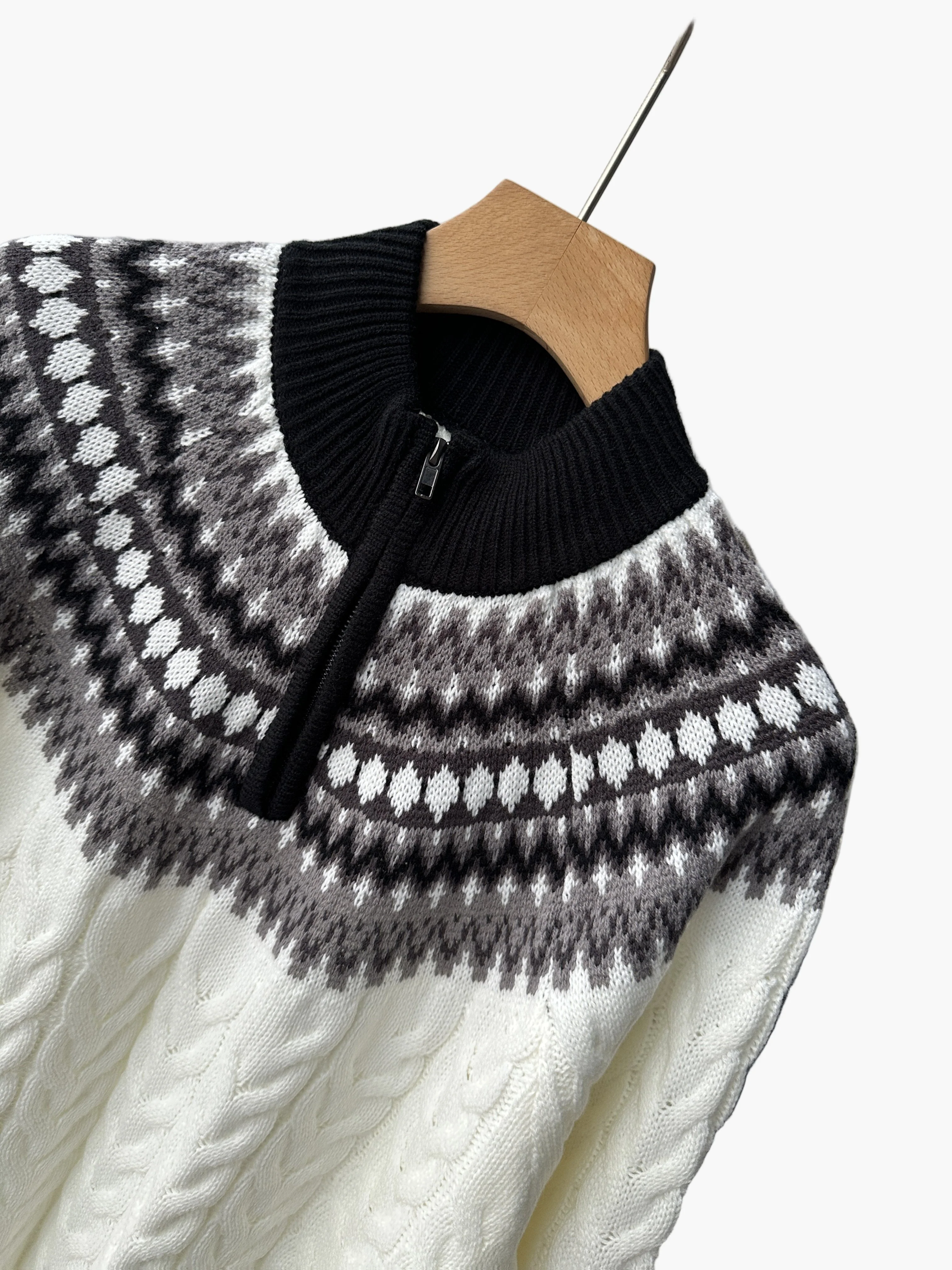 Herren Pullover im Norwegerstil mit Zopfmuster und Stehkragen – Lässiger Winter Strickpullover mit Viertelreißverschluss - Image 6