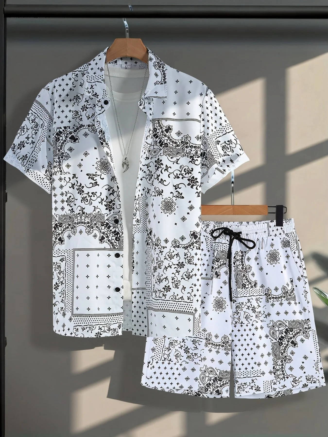 Herren Sommer Freizeit Set – Kurzarm Hemd und Shorts mit Paisley-Muster, Perfekt für Alltag & Urlaub