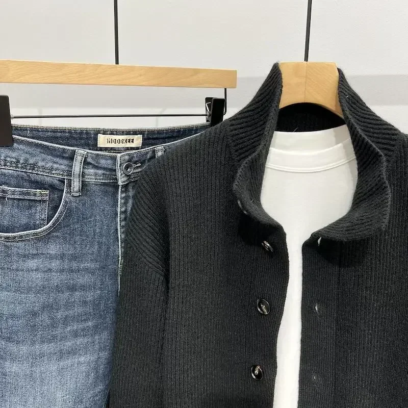 Herren Strickjacke im Freizeit-Stil – Lässiger Cardigan für Alltag und Büro - Image 4