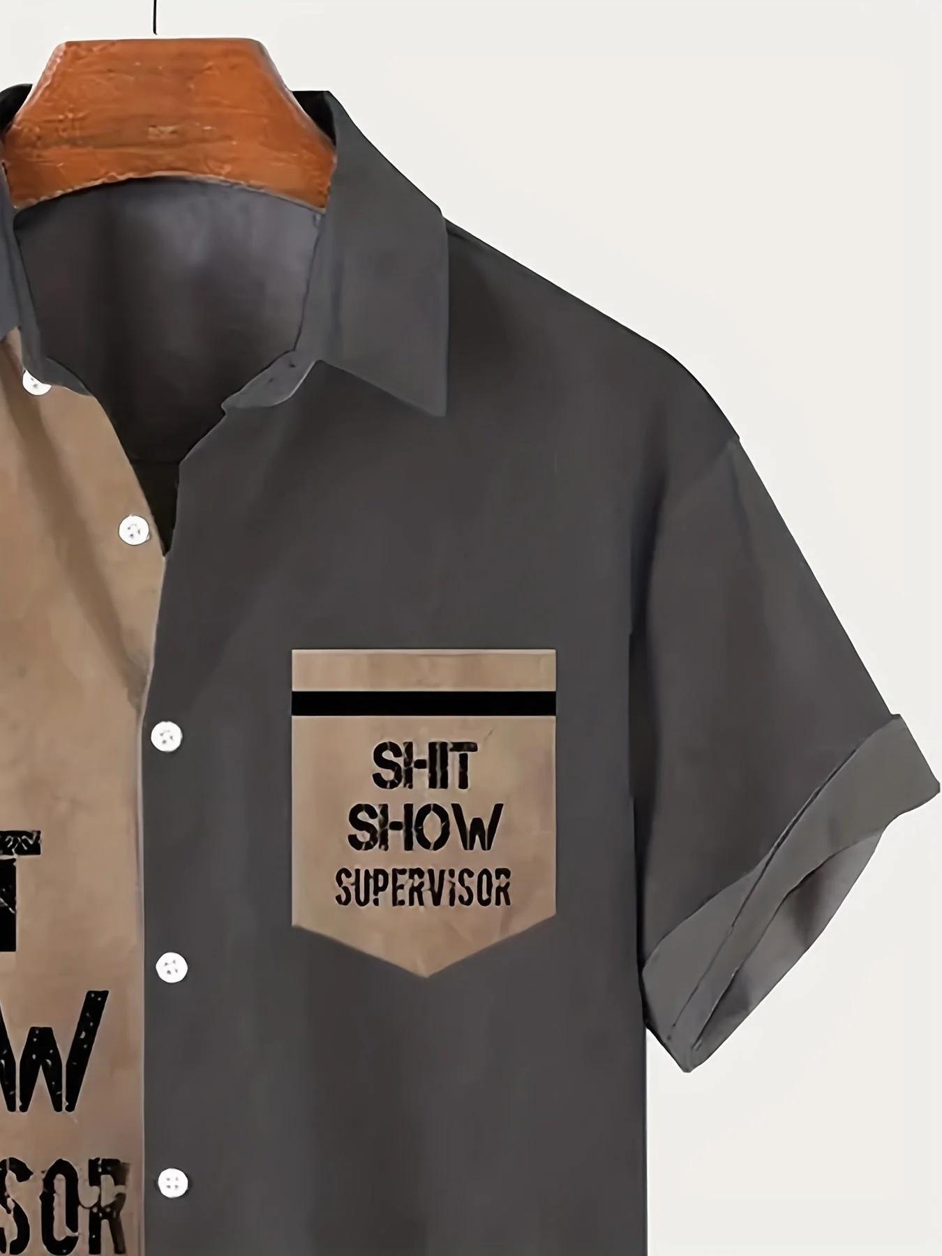Herren Vintage Hemd mit Aufdruck 'Shit Show Supervisor' – Lustiges Sommer Kurzarmhemd für Erwachsene - Image 4