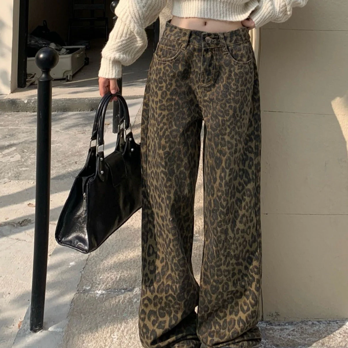 Kimberley – Weite, gerade Jeans mit Leopardenmuster - Image 3