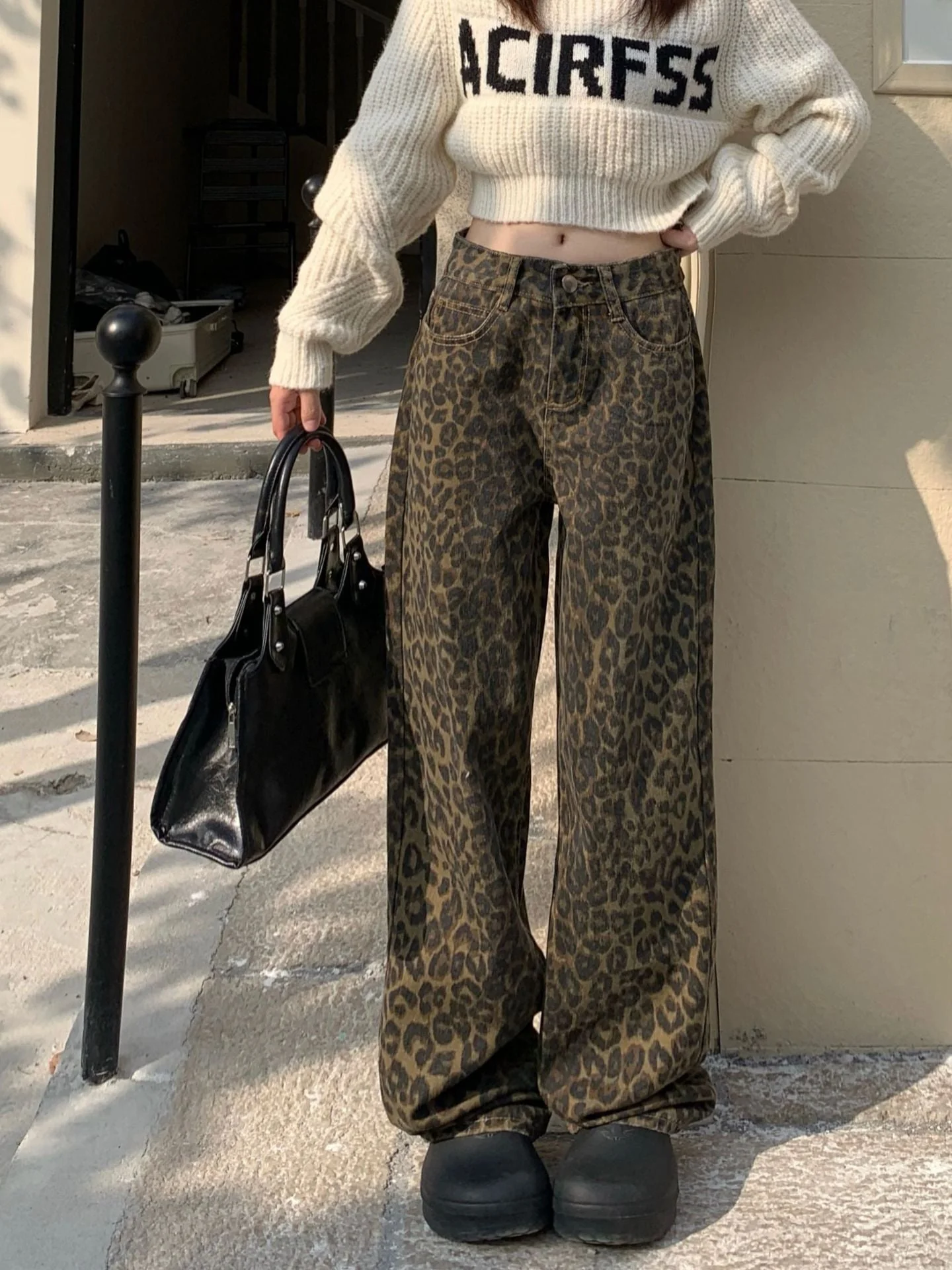 Kimberley – Weite, gerade Jeans mit Leopardenmuster - Image 6