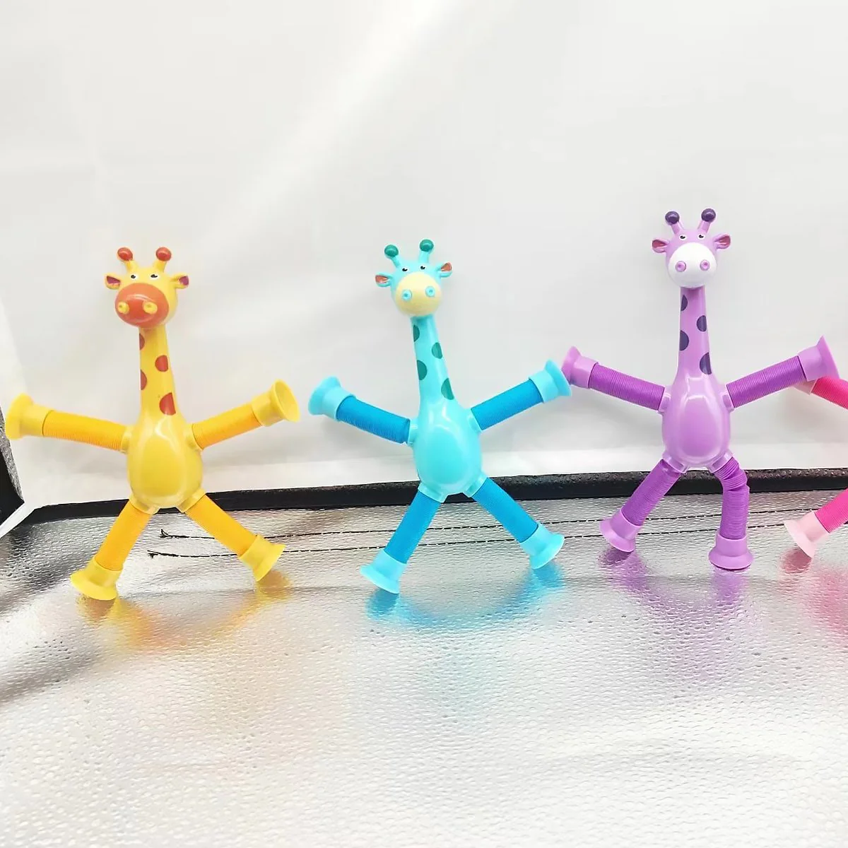Kinder Cartoon Telescopic Giraffe Fidget Spielzeug mit Saugnapf – Stressabbau & Sensorischer Spaß - Image 3